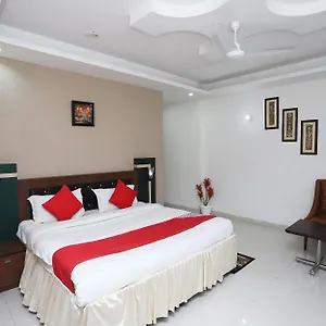 Hotel Super Capital O Levanti Near Aravali Biodiversity Park